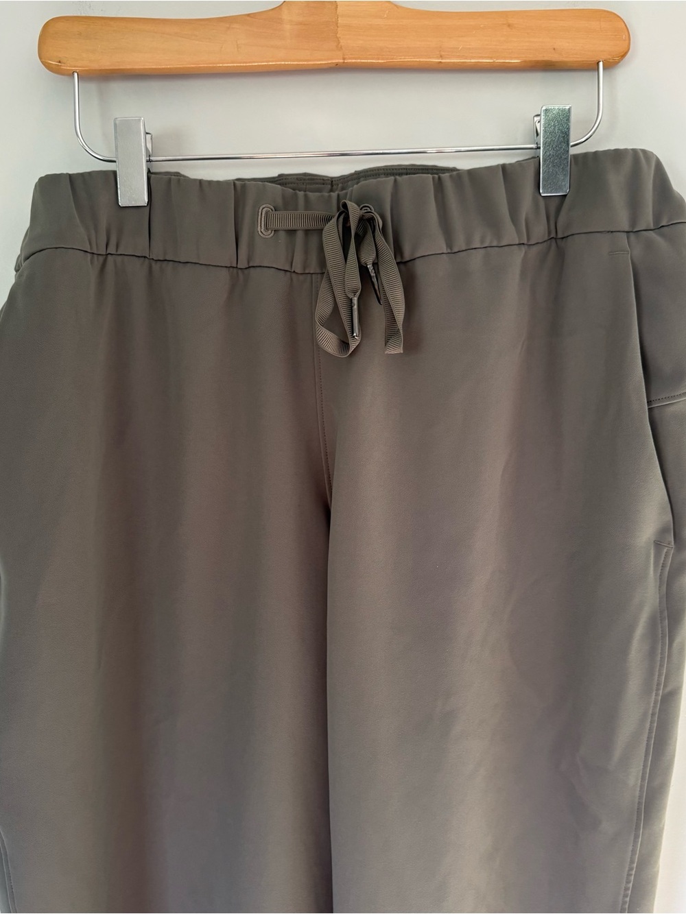 Lululemon On the Fly 7/8 Pant *Woven Size 12 - Picture 2 of 10